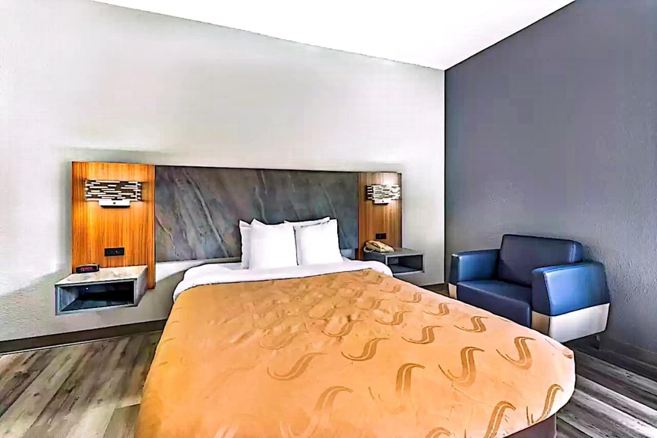 Quality Inn & Suites Manhattan Eksteriør billede