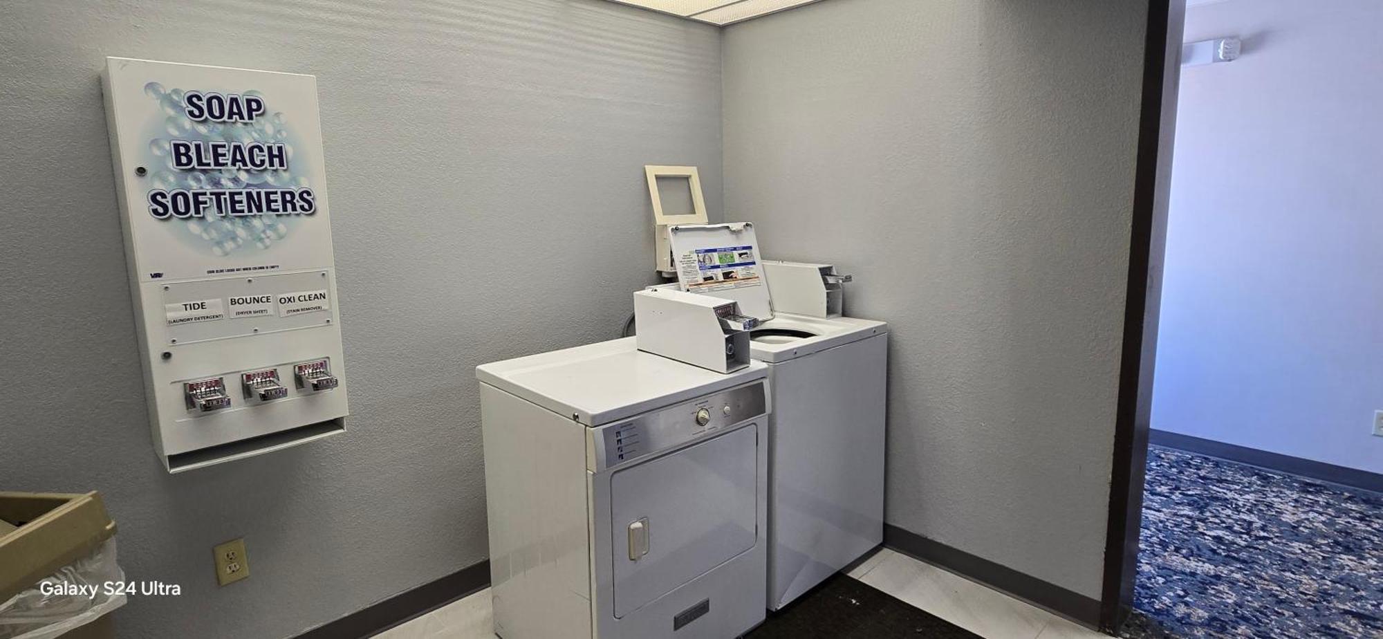 Quality Inn & Suites Manhattan Eksteriør billede