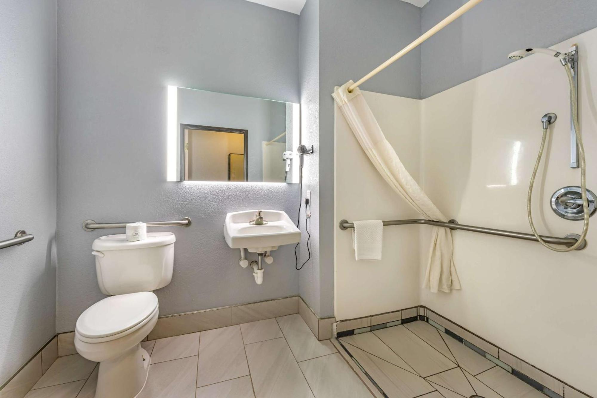 Quality Inn & Suites Manhattan Eksteriør billede