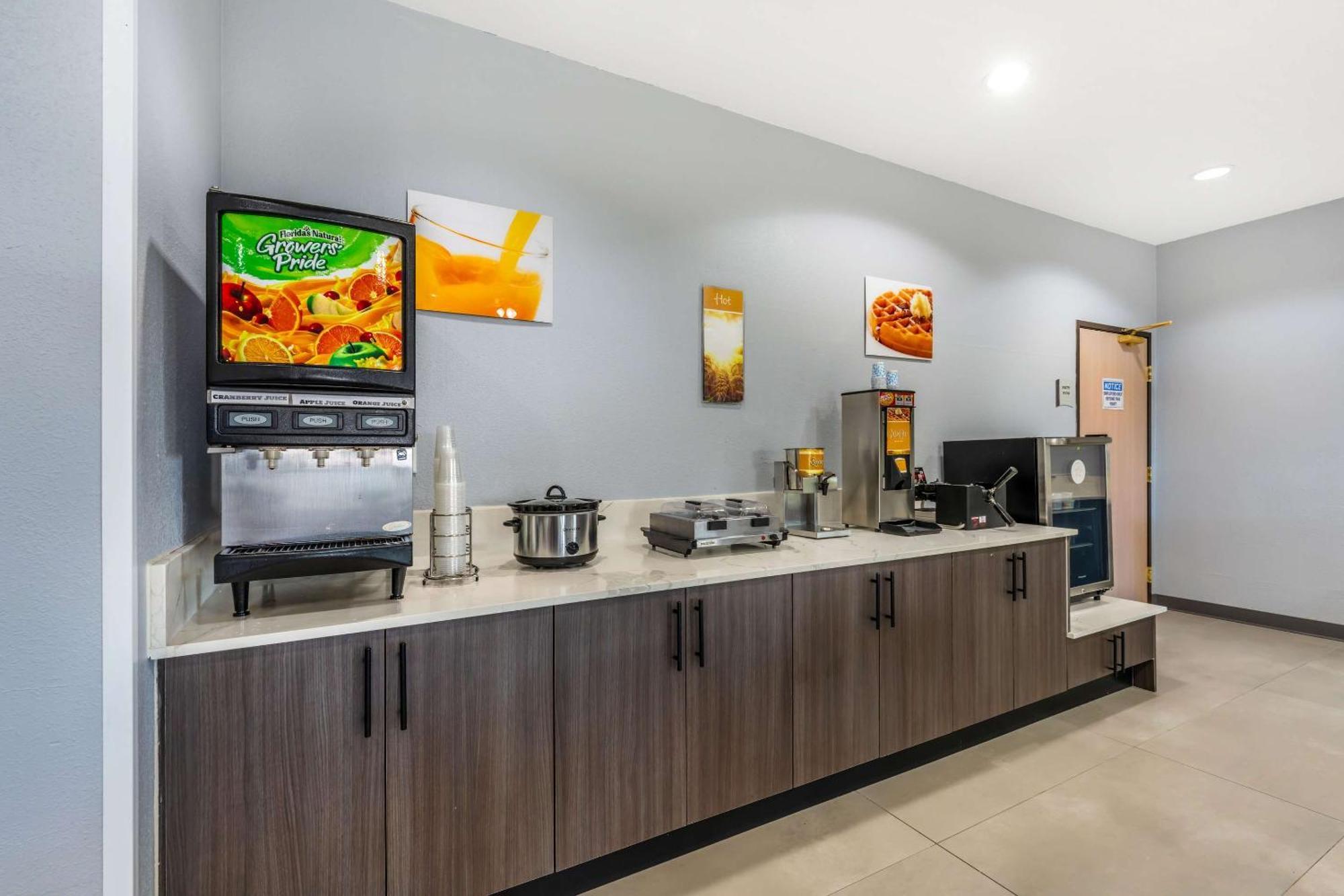Quality Inn & Suites Manhattan Eksteriør billede