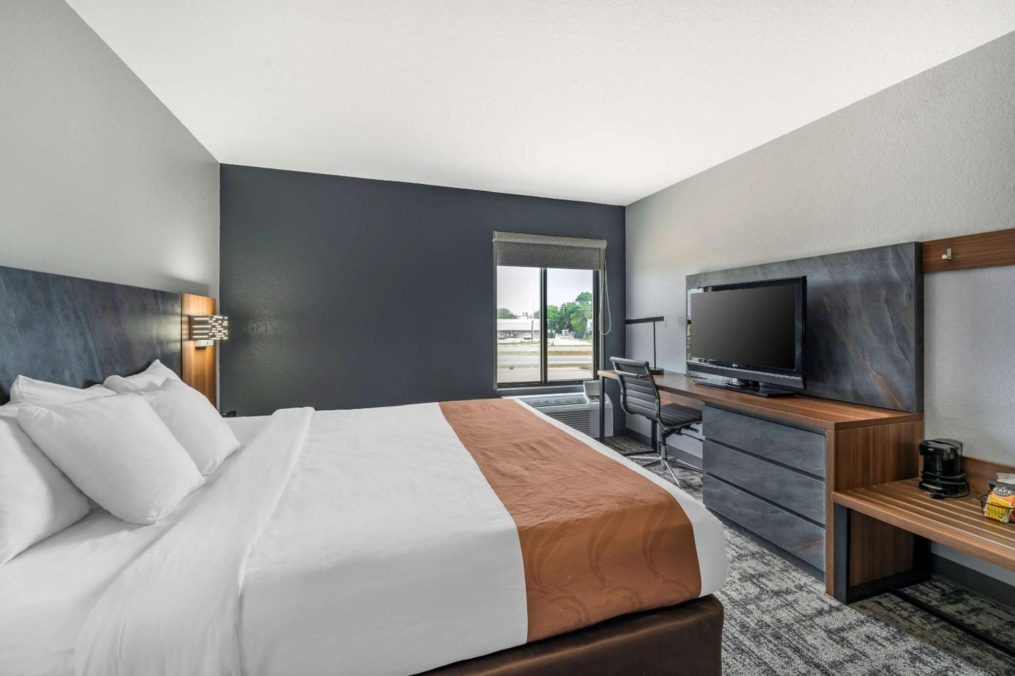 Quality Inn & Suites Manhattan Eksteriør billede