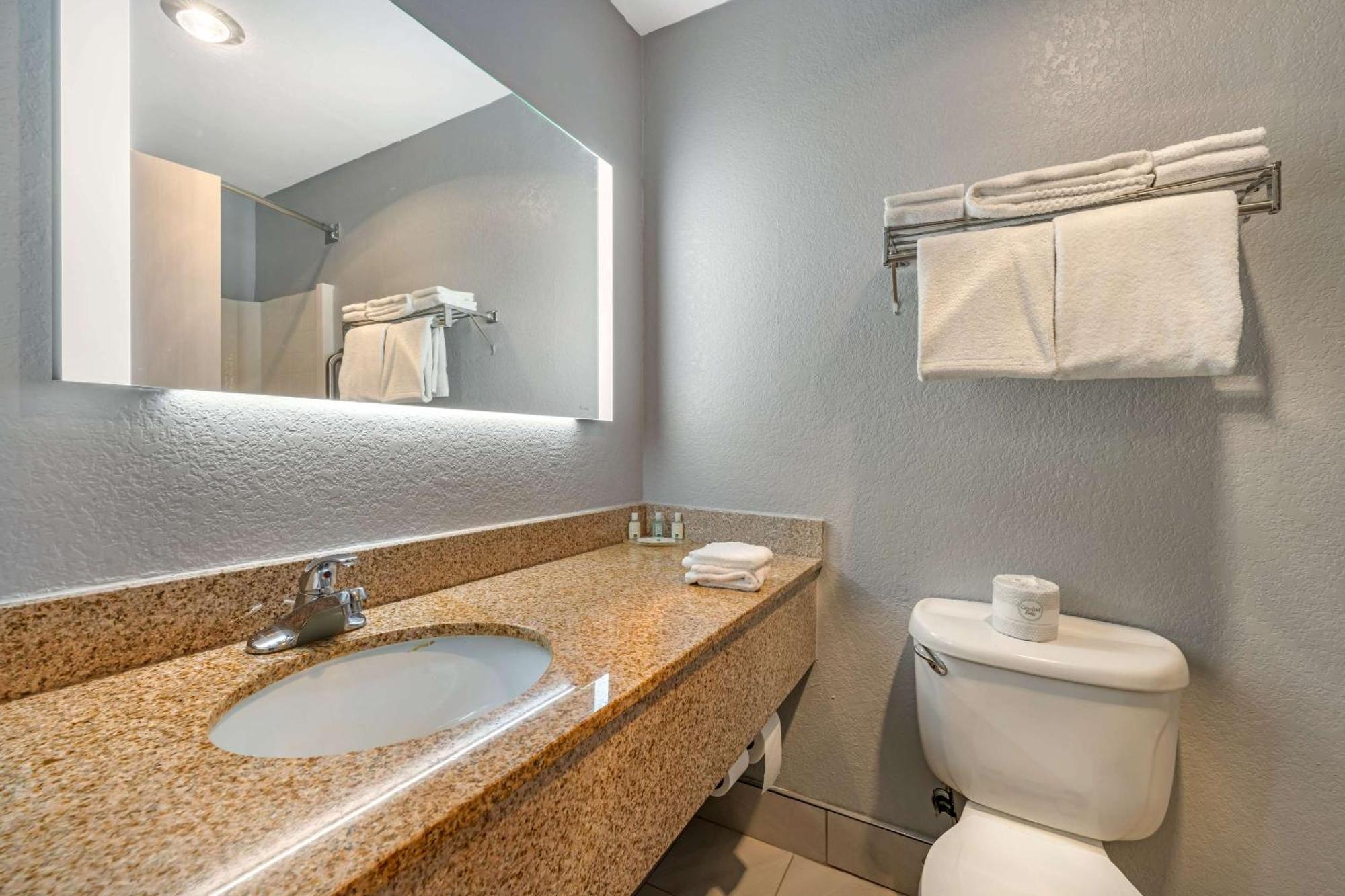 Quality Inn & Suites Manhattan Eksteriør billede