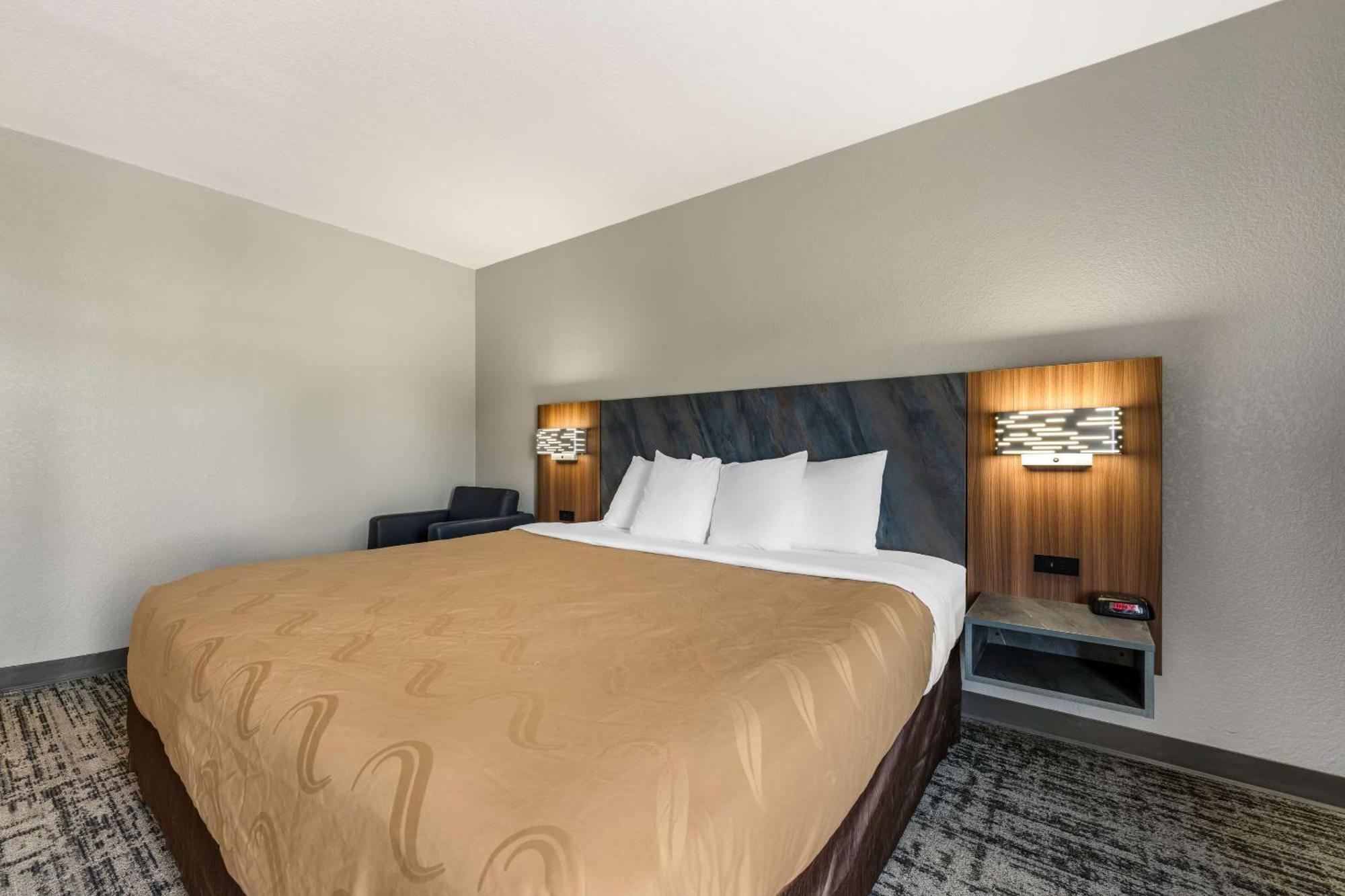 Quality Inn & Suites Manhattan Eksteriør billede